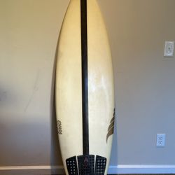 5’7” 28L Surfboard + Fins