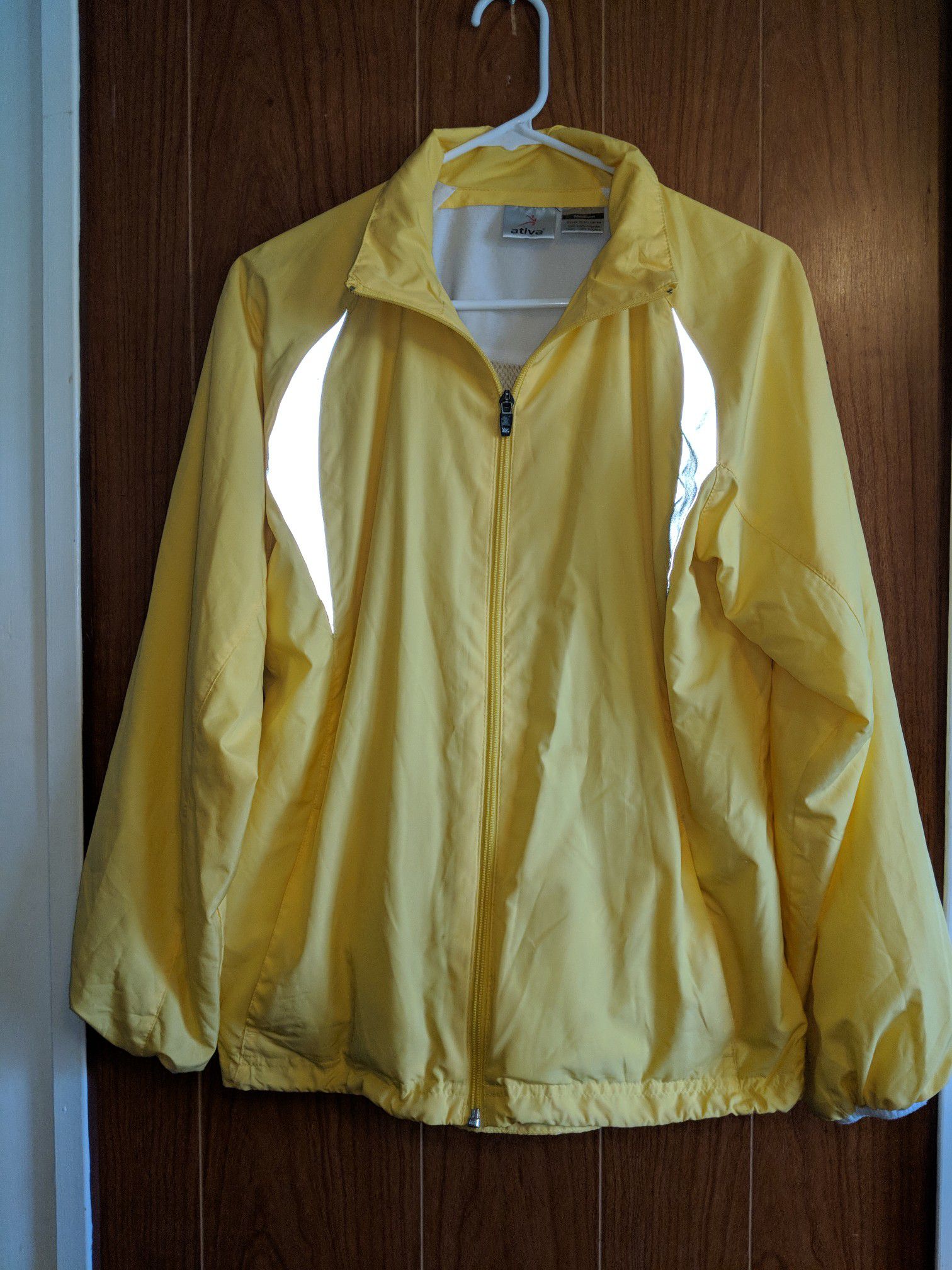 size medium ativa yellow Jacket