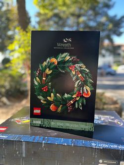 LEGO Wreath 10340, LEGO, LEGOS, LEGO Sets, LEGO Wreath, LEGO Decorations, LEGO Decor, LEGO New, LEGO Botanical, LEGO Flowers