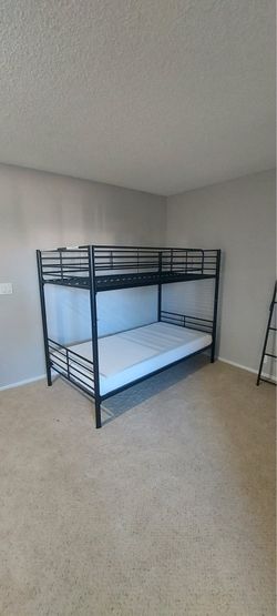 Bunk bed with one mattress