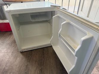 Mini fridge w/freezer