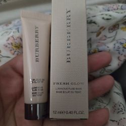 Small Burberry luminous glow base