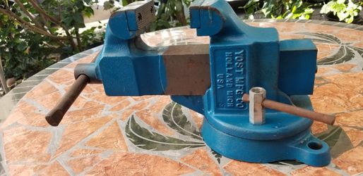 Vise Yost MFG GO Holland Mich USA