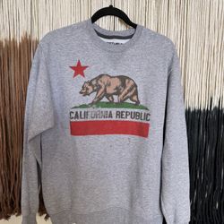 Grey Fifth Sun California Republic crewneck sweatshirt; great condition