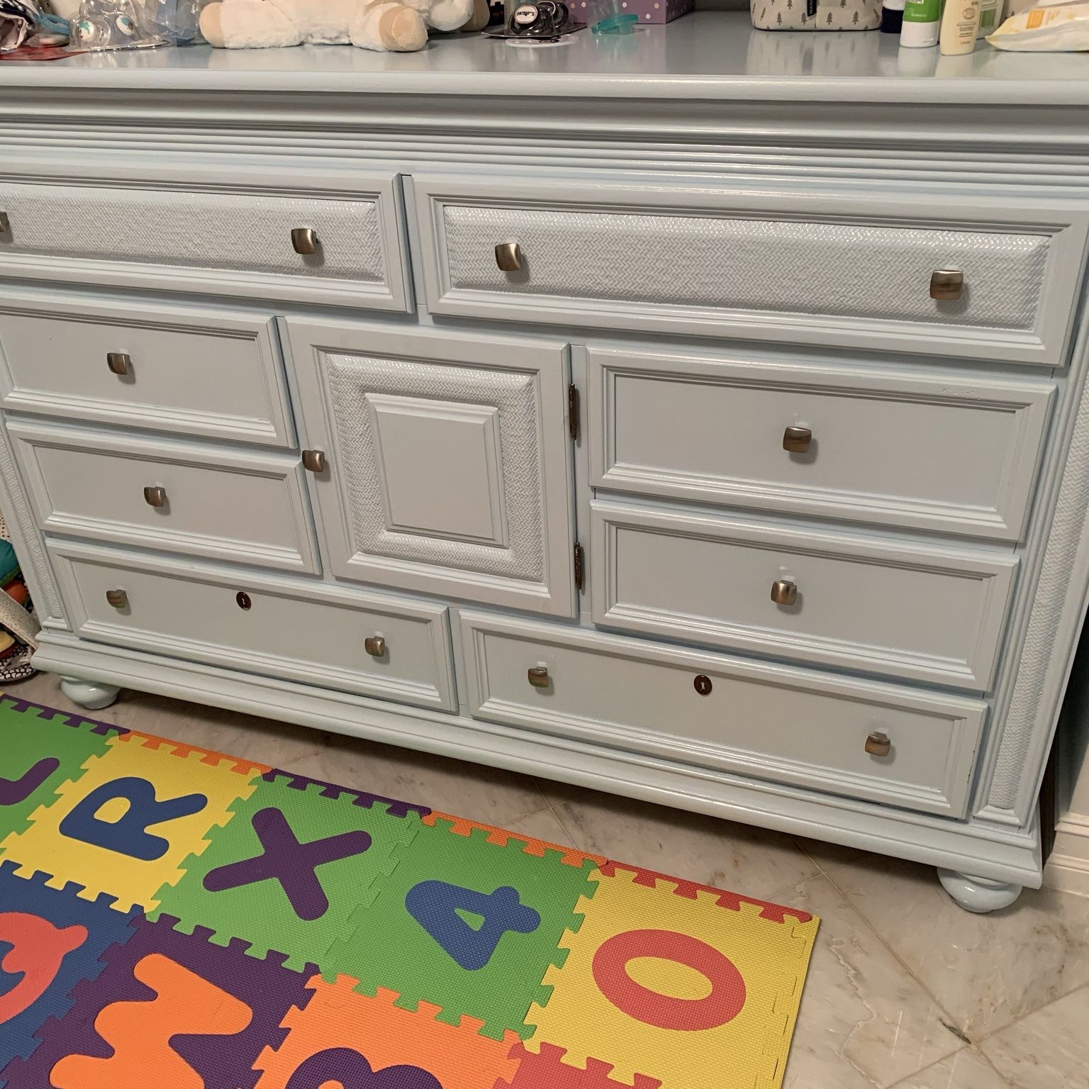 Solid Wood Broyhill Dresser and 2 Nightstands
