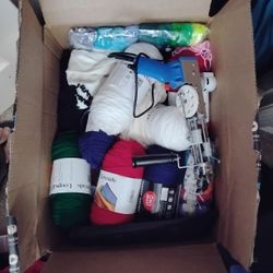 Tufting Gun With Yarn And Equipment 