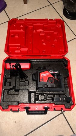 Milwaukee laser level with m12 xc4.0 battery /charger