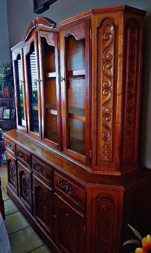 Buffet with Hutch and Dining Table with Chairs