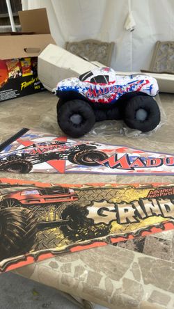 Monster Jam Plush/Pennant—Madusa