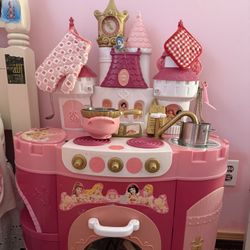 Disney Princess Play Kitchen With Plastic Food And Metal Utensils