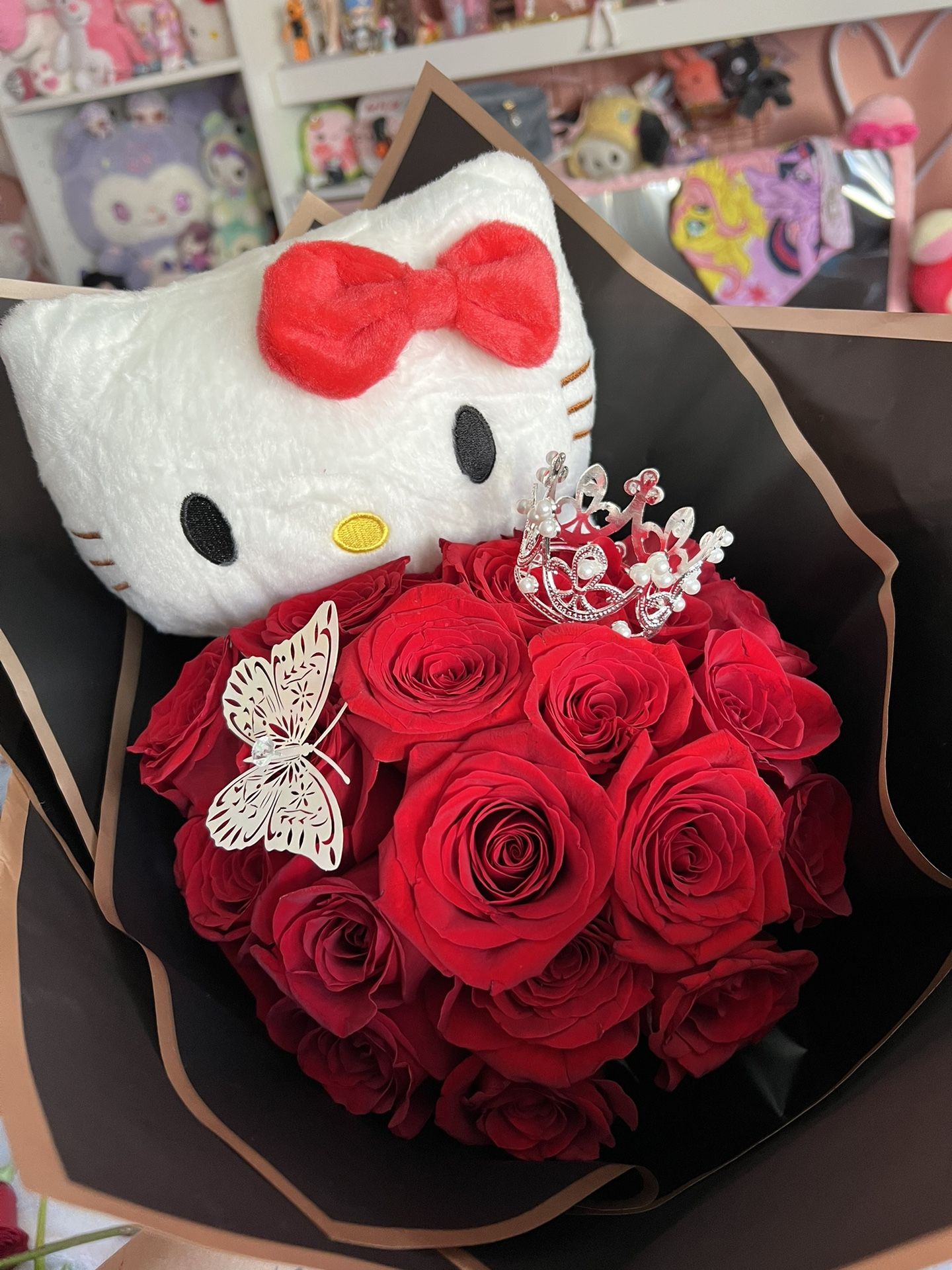 Hello Kitty Bouquet W/ 24 Roses for Sale in Los Angeles, CA - OfferUp