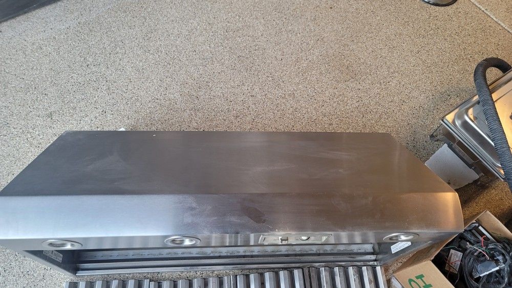 Wolf Pro 48" Wall Vent Hood 