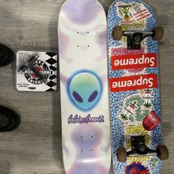 Complete Supreme Skateboard & Blackout deck
