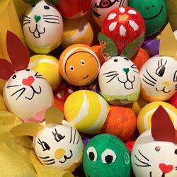 Canastas Con 36 Cascarones Con Confetti Easter  18 Dólar