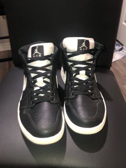 Air Jordan 1 Mid Black White