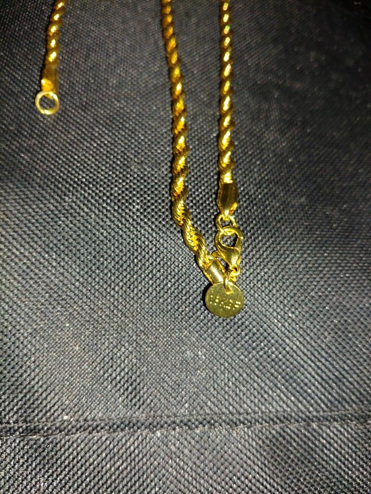 Set Of 18k Gold Plated Necklace And Bracelet 