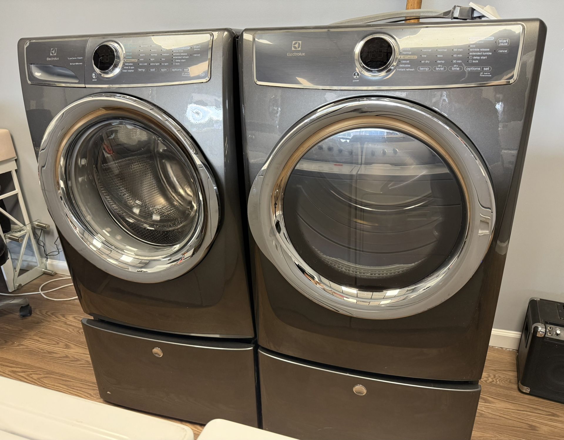Front loader Set With Pedestals 