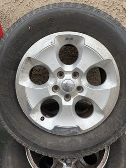 2014 jeep Wrangle OEM rims And Tires