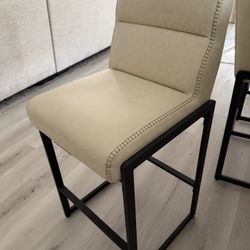 1 Bar Stool 