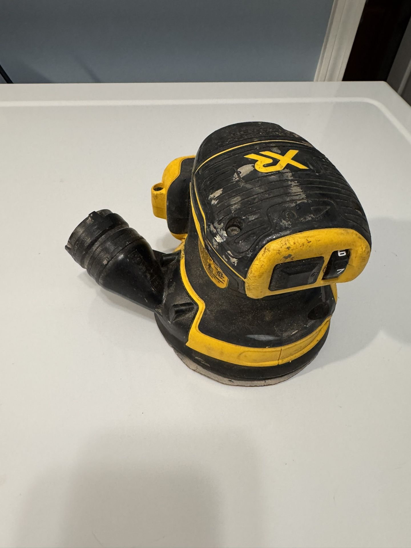 Dewalt 20 volt Orbital Sander 5” XR variable speed 