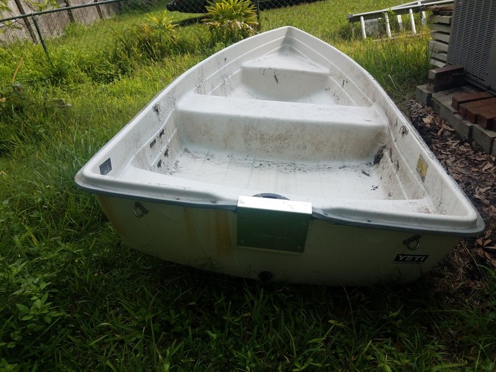 West Marine Classic Dinghy