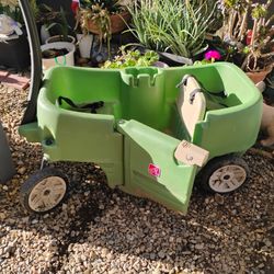 Step2 Wagon For Two With Straps And Storage 