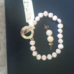 Pearl bracelet and earrings