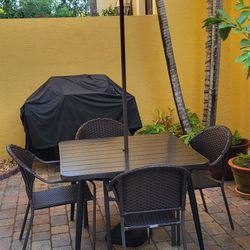 Outdoor 4 Chairs Table And Umbrella With Base