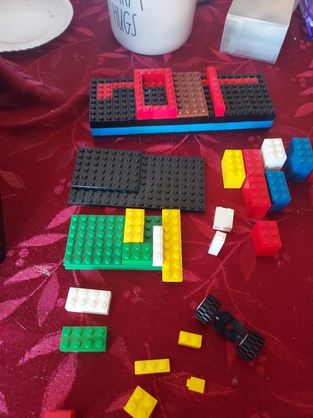 Legos&mega Block Pieces