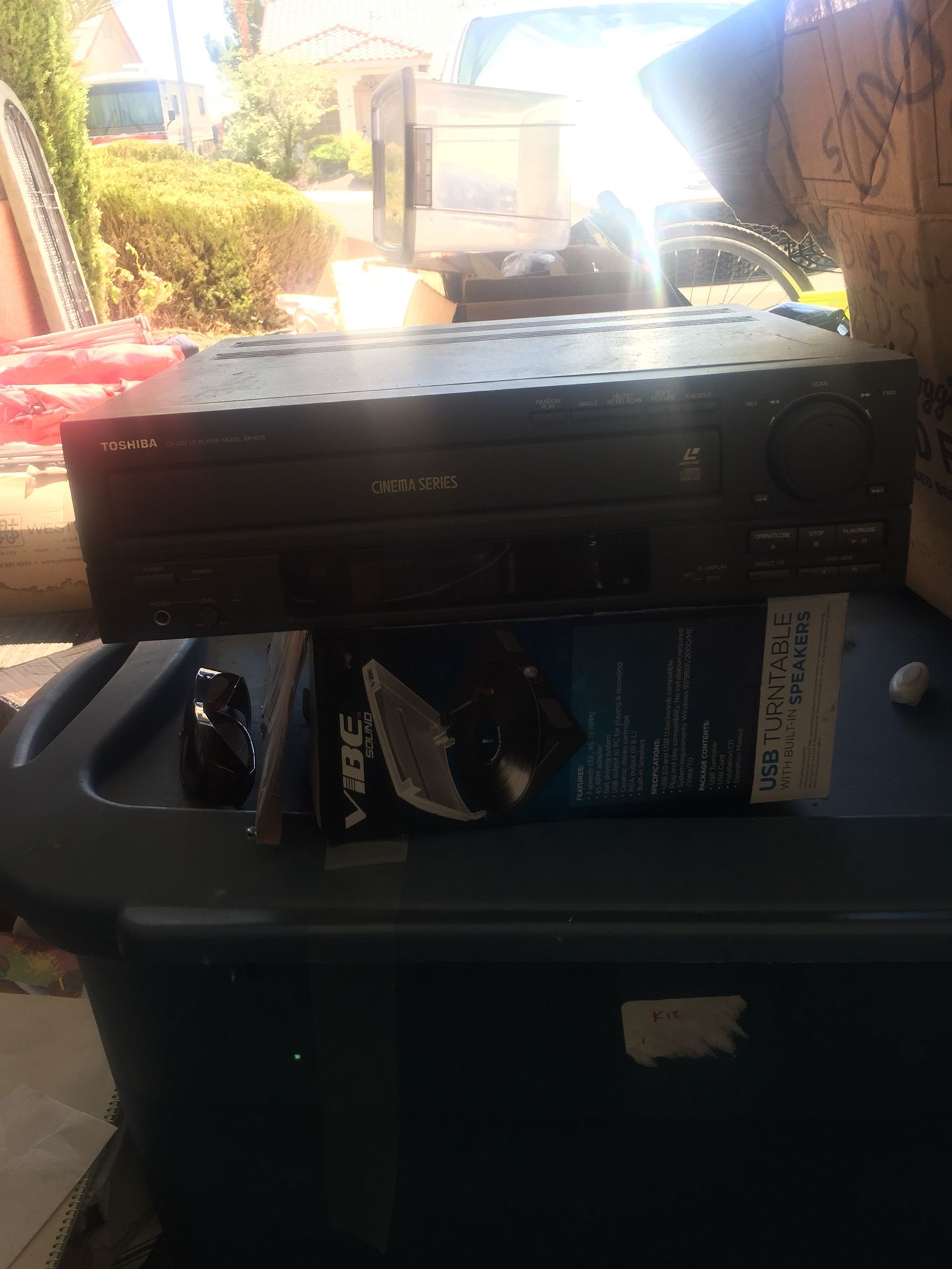 Laserdisc Player w/132 Movies