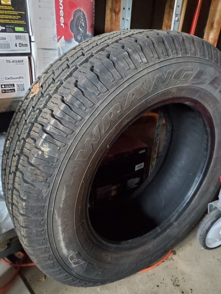 05-10 Jeep Grand Cherokee Stock Spare And Wheel 245/65r17 Goodyear Wrangler SR-A