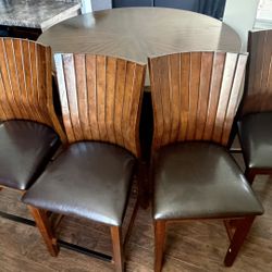 Dining Table – Solid, Clean, Priced to Sell (Moving Sale)