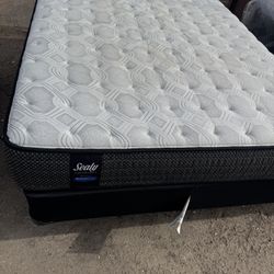 Queen Size Mattress Set 