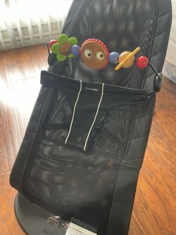 Baby jorn bouncer witg toy.