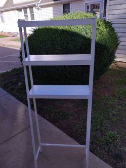 White Metal 3-Tier Freestanding Shelf