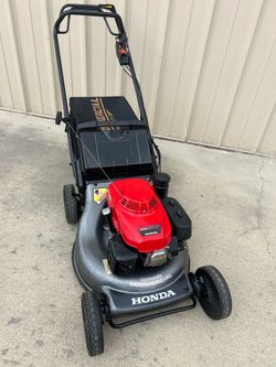 Honda HRC 216 hydrostatic transmission Commercial Lawn Mower
