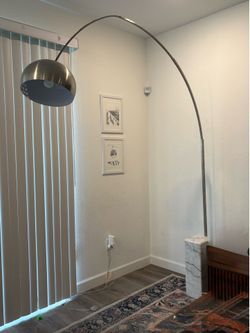 Floor lamp with marble base