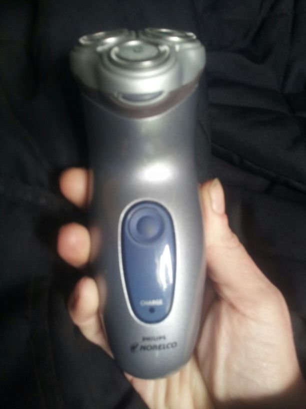 Philips Norelco 7610X Quadra7 Men's Shaving System