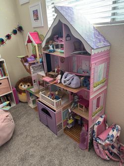 Doll House Or Dollhouse?