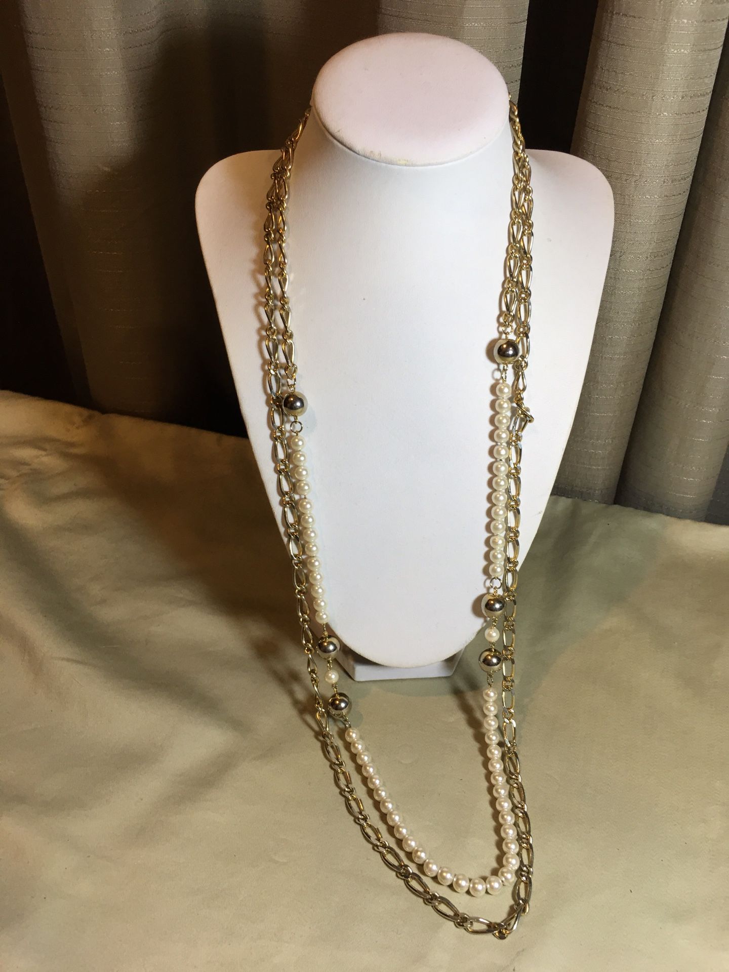 Gold Tone Chain Link & Faux Pearls Necklace