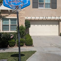 Kids extendable basketball hoop