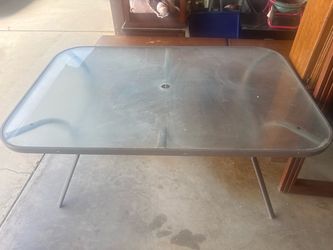 Patio table $40 can deliver in Hemet