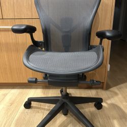 (New Condition) Herman Miller Remastered Aeron B