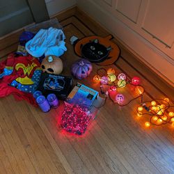Halloween Decorations - Various 