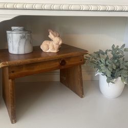 Cute wooden decor stand