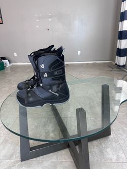 Snowboard boots