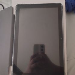 Tablet comes with keyboard and mouse