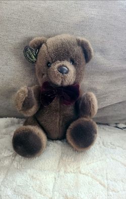 Musical Teddy Bear. Ganz Heritage Collection.  Quality Soft Plush. Great Condition. 11" sitting. I don't know the name of the song it plays but you sh