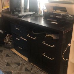 Desk $30 ——-60/21/30 H 