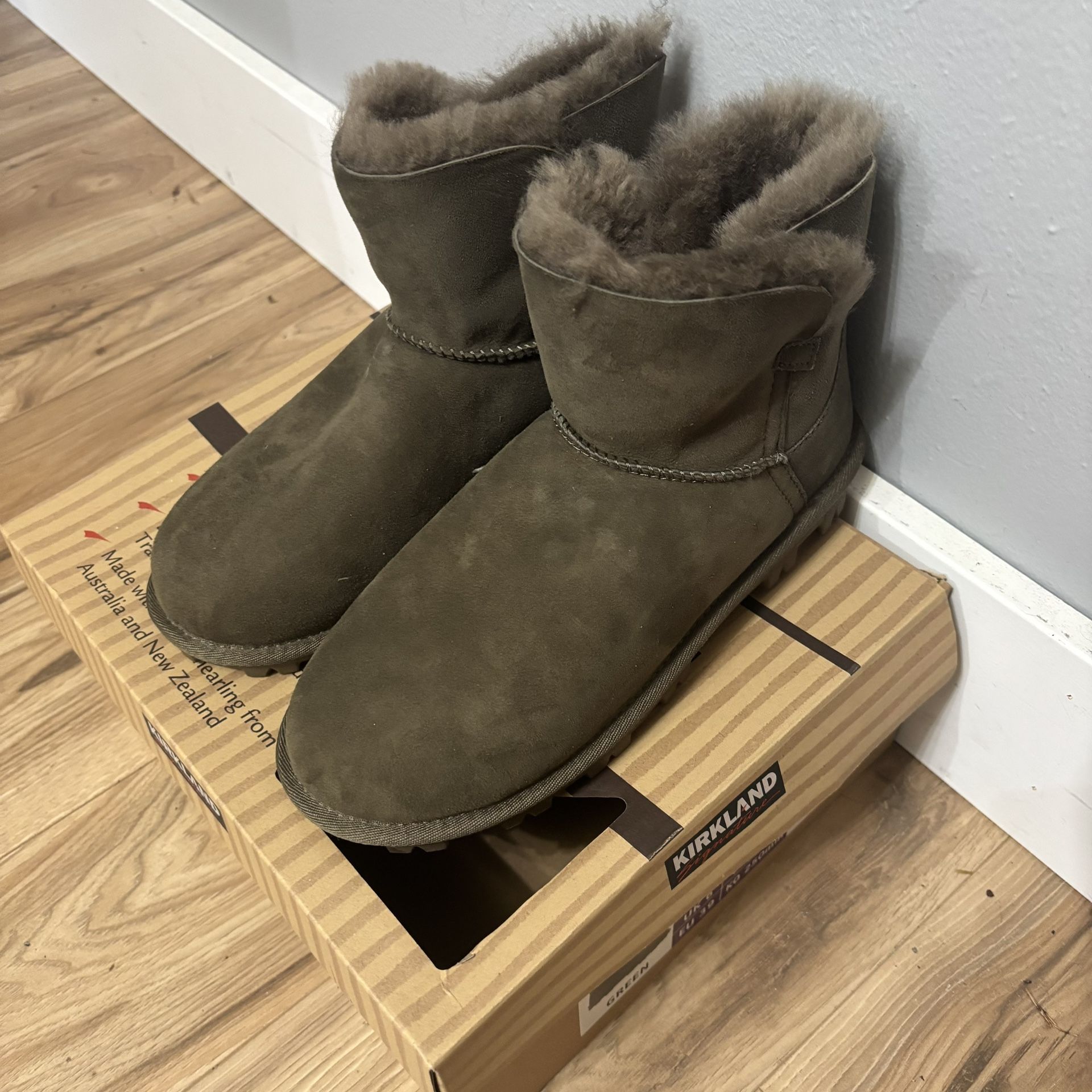 New Kirkland Boots Size 8